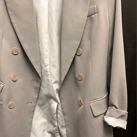 Women’s H&M Double Breasted Light Green Oversized Blazer - Picture 3 of 5